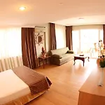 Dost Hotel 2*