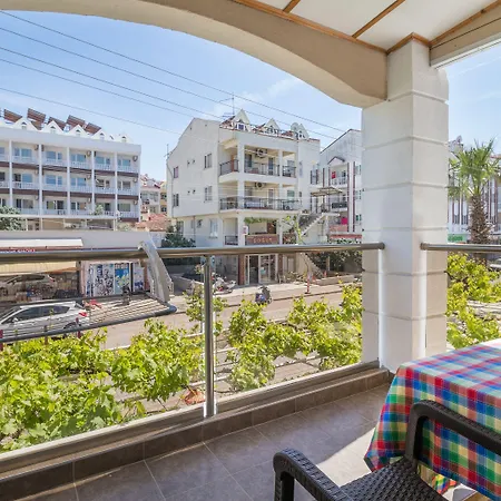 多斯特酒店 2* 马尔马里斯